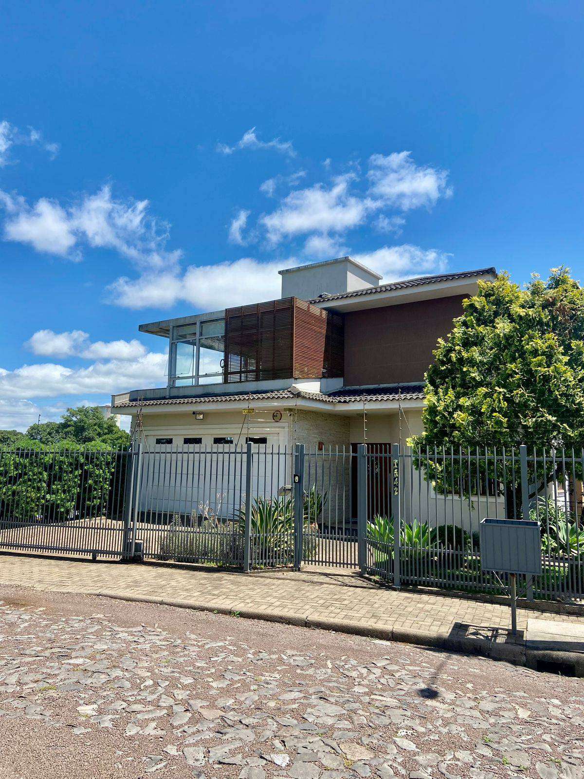 Casa Alvenaria com 3 quartos, 3 banheiros e 320m² à venda no bairro Morro do Leôncio, Taquara
