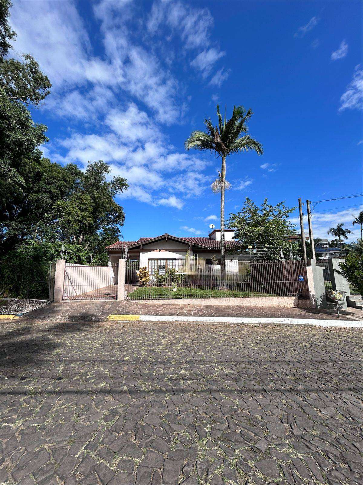 Casa Alvenaria com 3 quartos, 3 banheiros e 210m² à venda no bairro Nossa Senhora de Fátima, Taquara