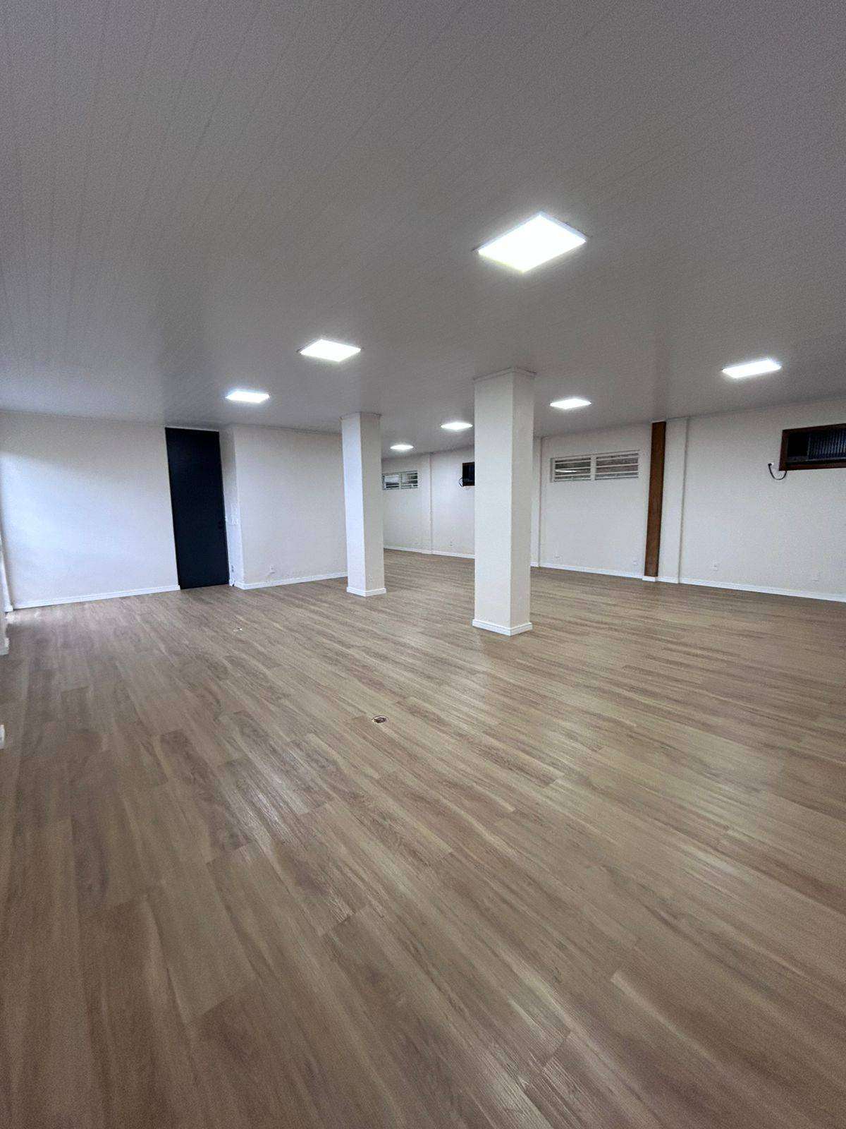 Sala Comercial com 2 banheiros e 120m² à venda no bairro Sagrada Família, Taquara