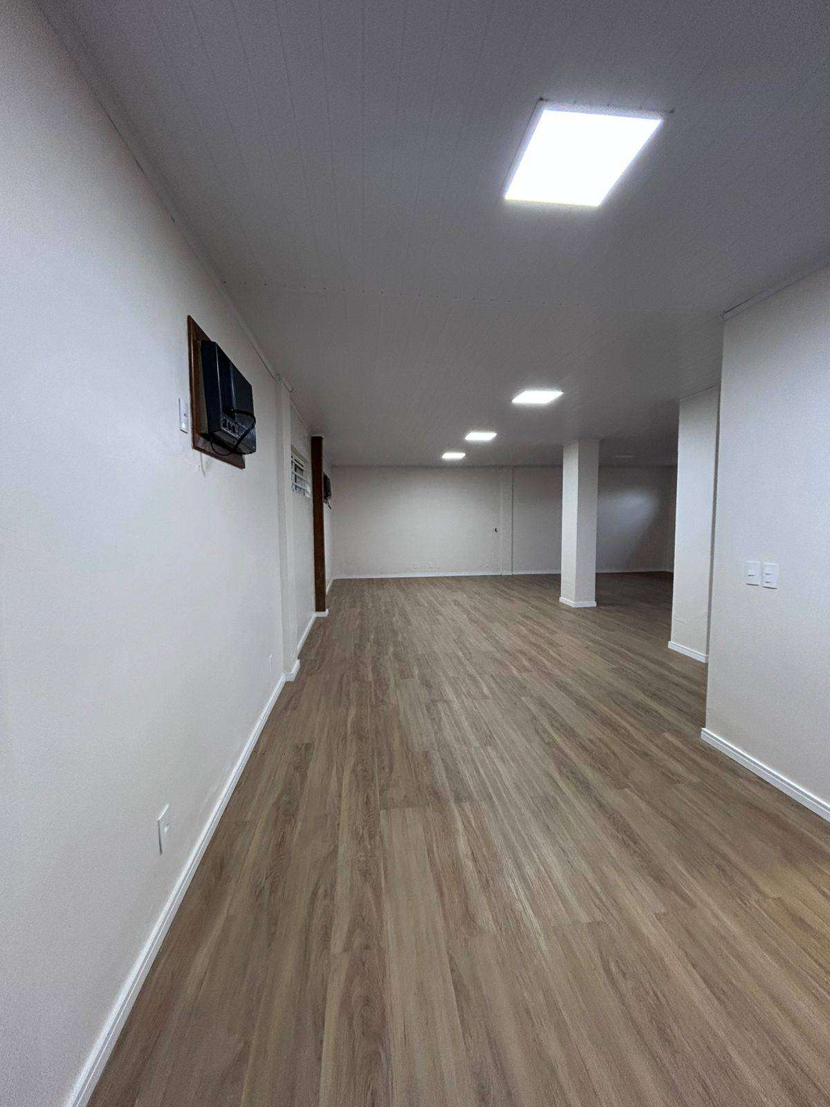 Sala Comercial com 2 banheiros e 120m² à venda no bairro Sagrada Família, Taquara