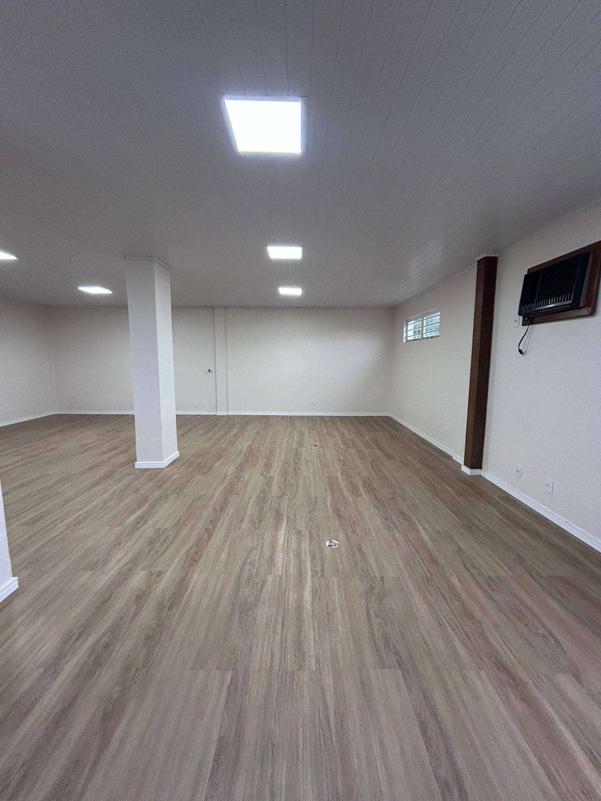 Sala Comercial com 2 banheiros e 120m² à venda no bairro Sagrada Família, Taquara