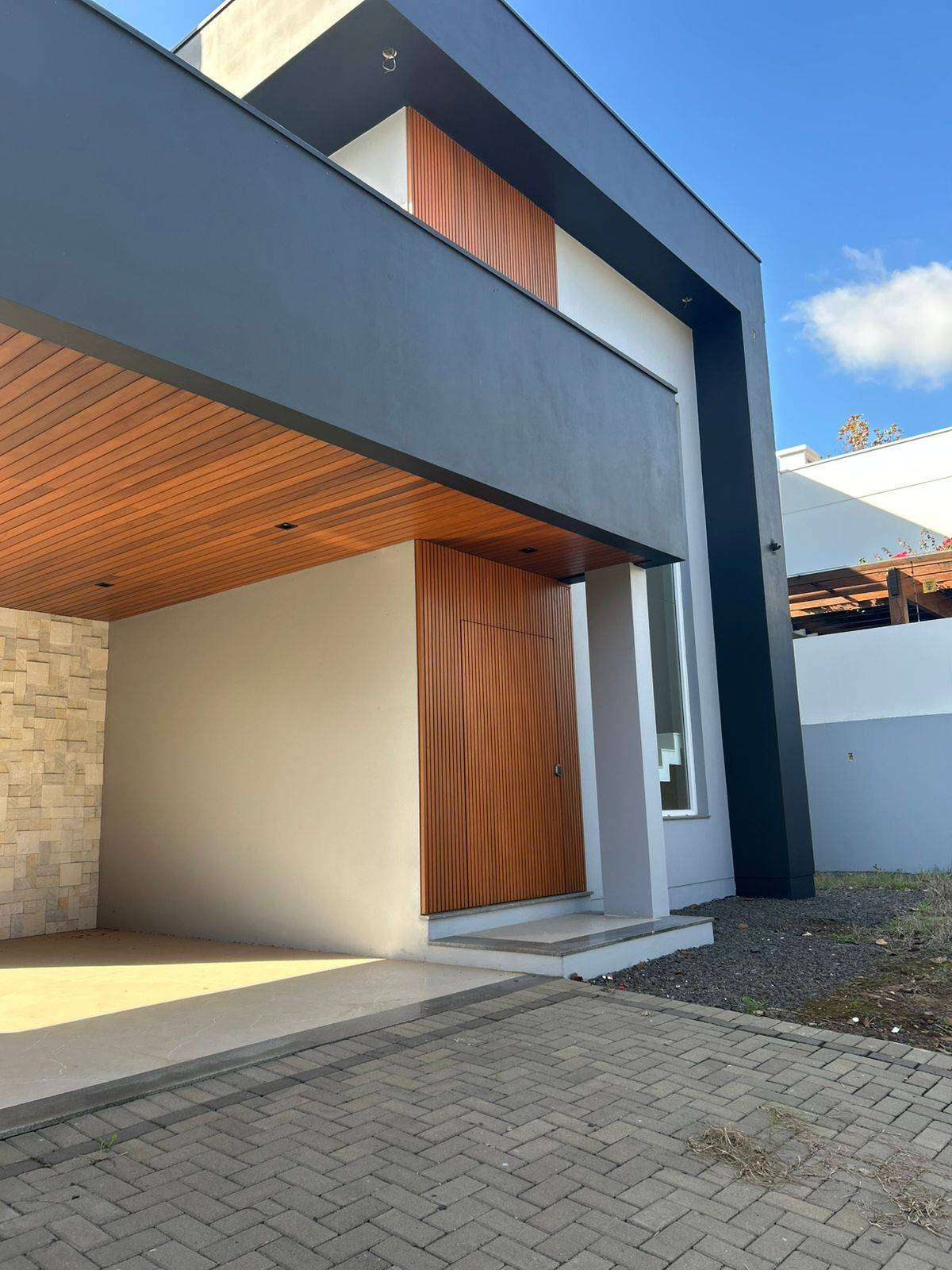 Casa Alvenaria com 3 quartos, 5 banheiros e 250m² à venda no bairro Nossa Senhora de Fátima, Taquara