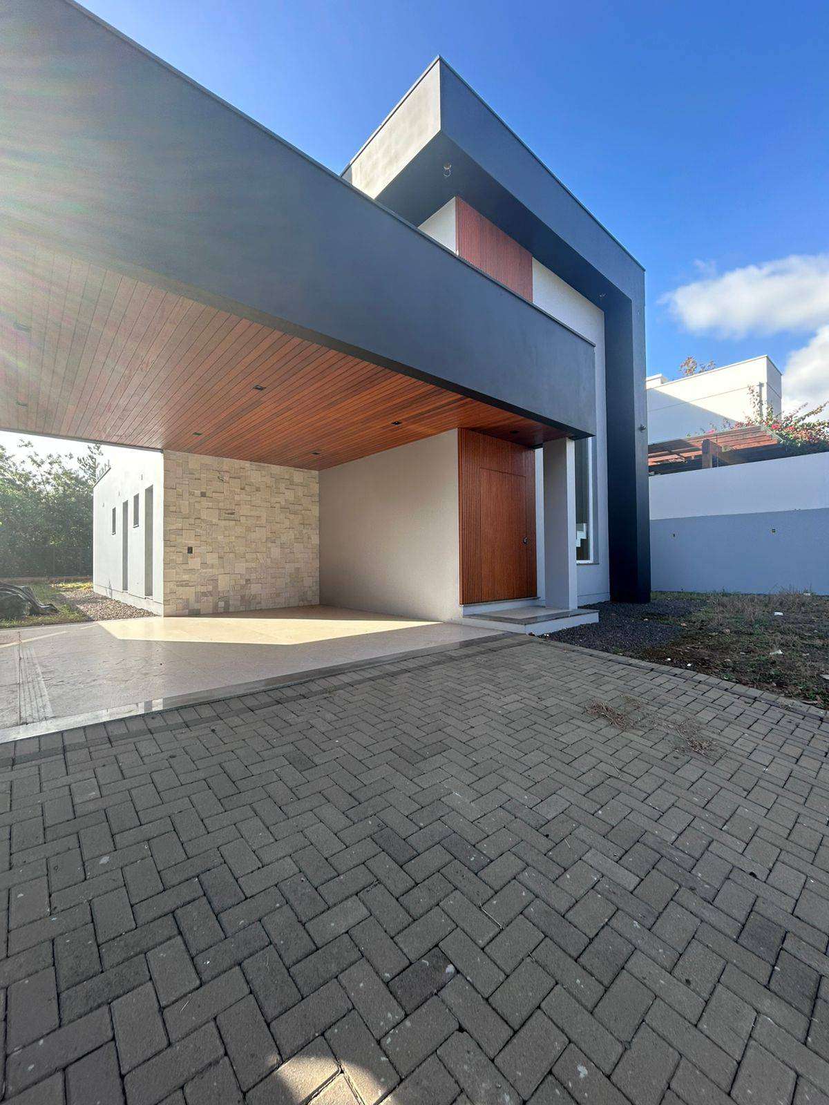 Casa Alvenaria com 3 quartos, 5 banheiros e 250m² à venda no bairro Nossa Senhora de Fátima, Taquara