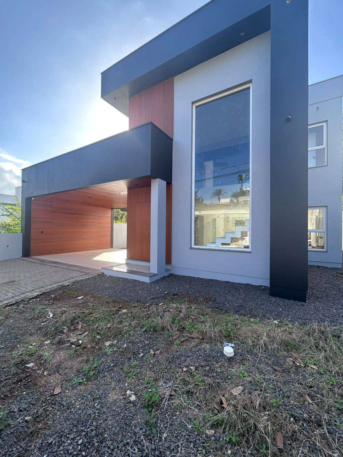 Casa Alvenaria com 3 quartos, 5 banheiros e 250m² à venda no bairro Nossa Senhora de Fátima, Taquara