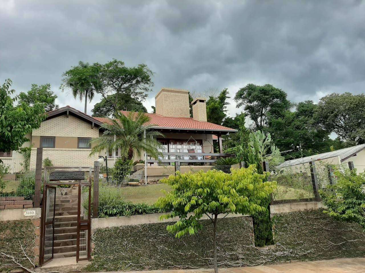 Casa Alvenaria com 4 quartos, 3 banheiros e 208m² à venda no bairro Centro, Taquara