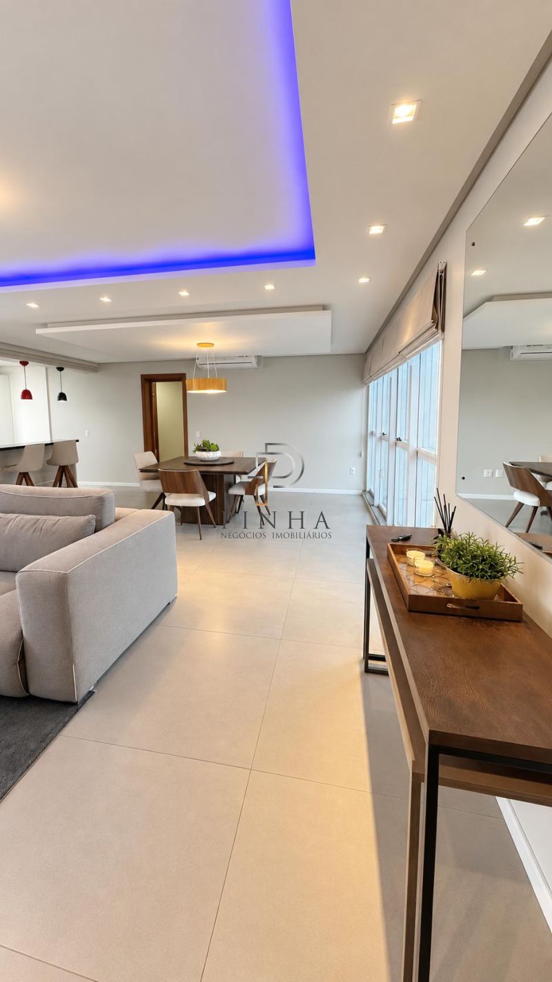 Apartamento com 3 quartos, 2 banheiros e 132m² à venda no bairro Centro, Taquara