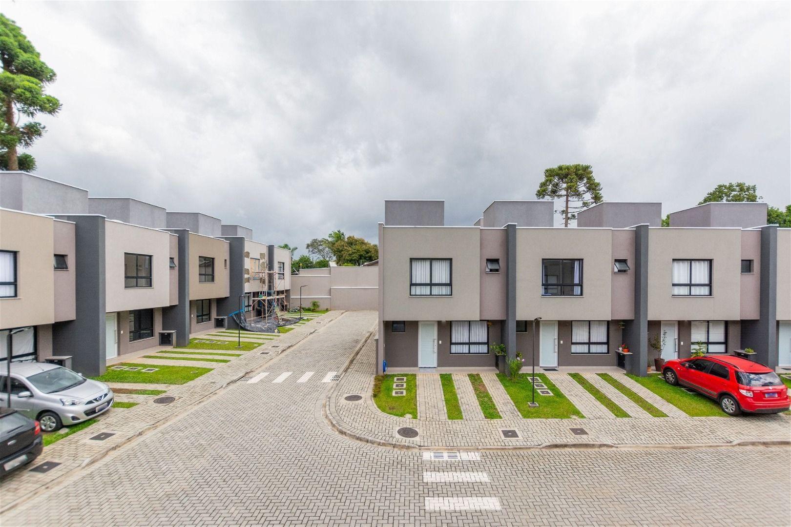 Sobrado duplex semi mobiliado localizado em condominio fechado - Santa Candida