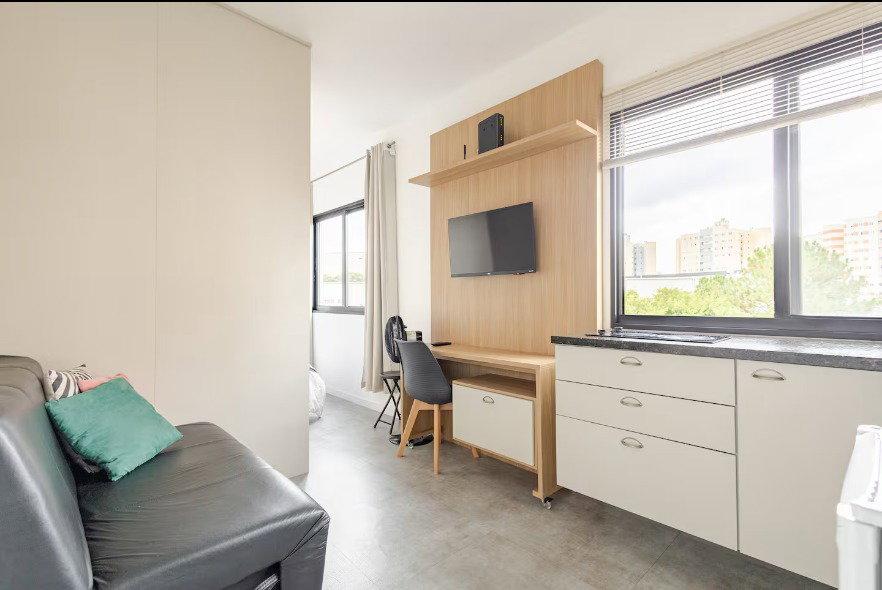 Studio mobiliado com garagem - Port�o