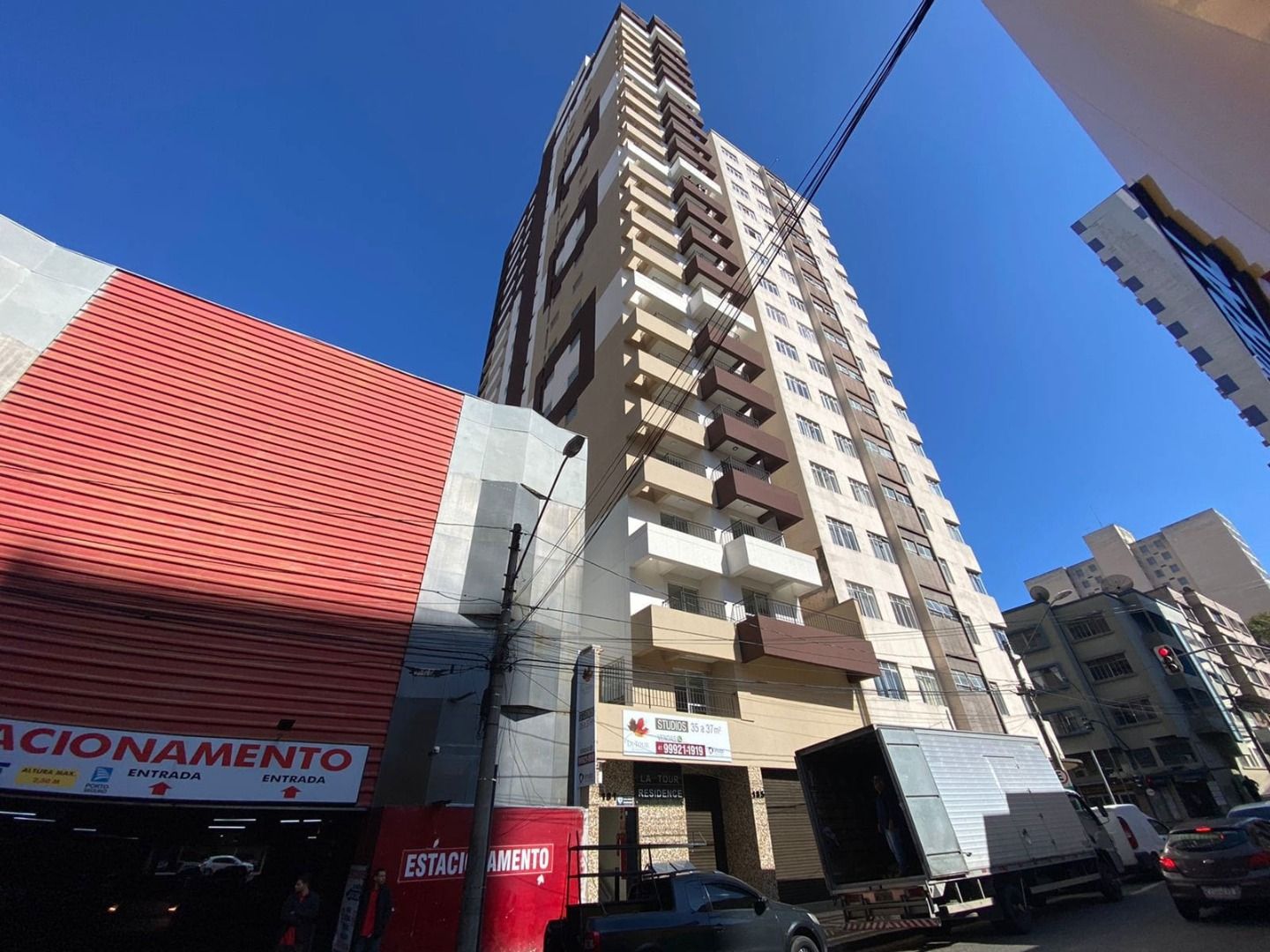 Apartamento compacto novo no Centro