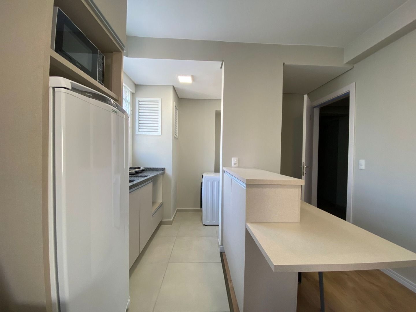 Apartamento com 1 quarto - semi mobiliado - Centro