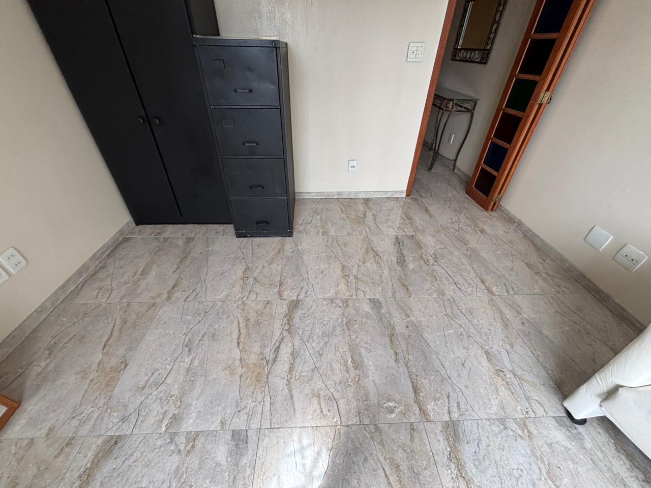 Sala com 1 banheiro e 33m² para alugar no bairro Passo da Areia, Porto Alegre