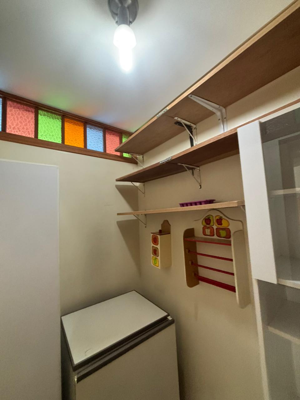 Sala com 1 banheiro e 33m² para alugar no bairro Passo da Areia, Porto Alegre