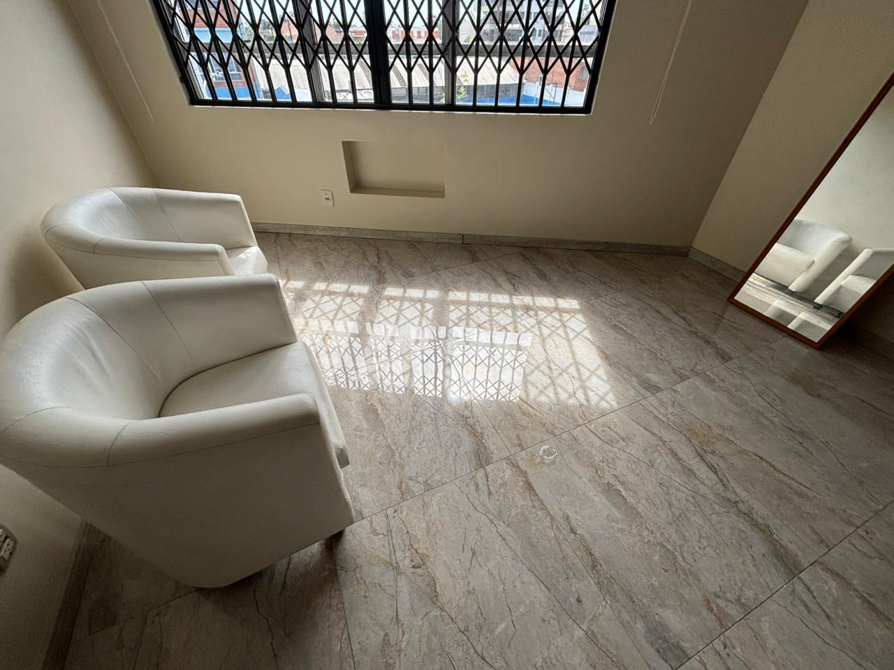 Sala com 1 banheiro e 33m² para alugar no bairro Passo da Areia, Porto Alegre