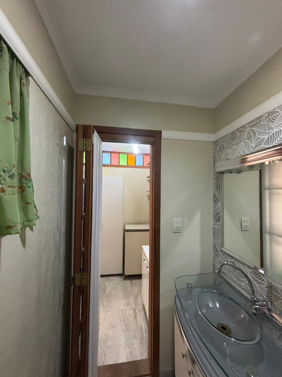 Sala com 1 banheiro e 33m² para alugar no bairro Passo da Areia, Porto Alegre