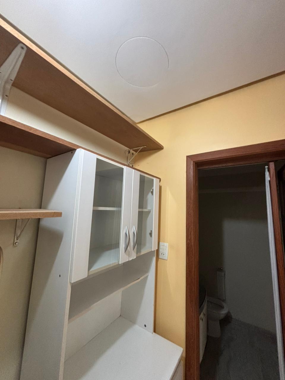 Sala com 1 banheiro e 33m² para alugar no bairro Passo da Areia, Porto Alegre