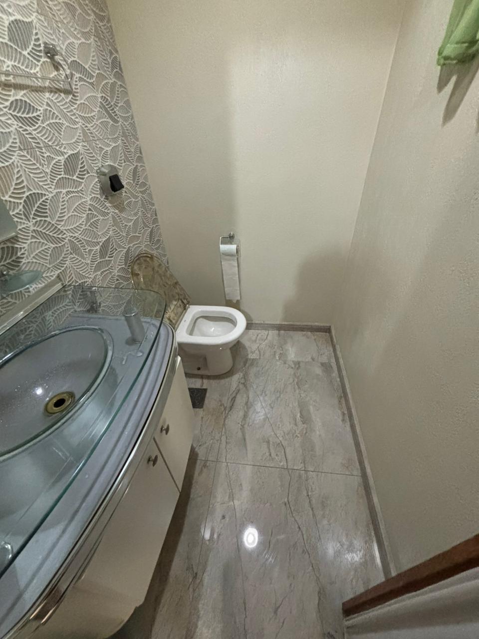 Sala com 1 banheiro e 33m² para alugar no bairro Passo da Areia, Porto Alegre
