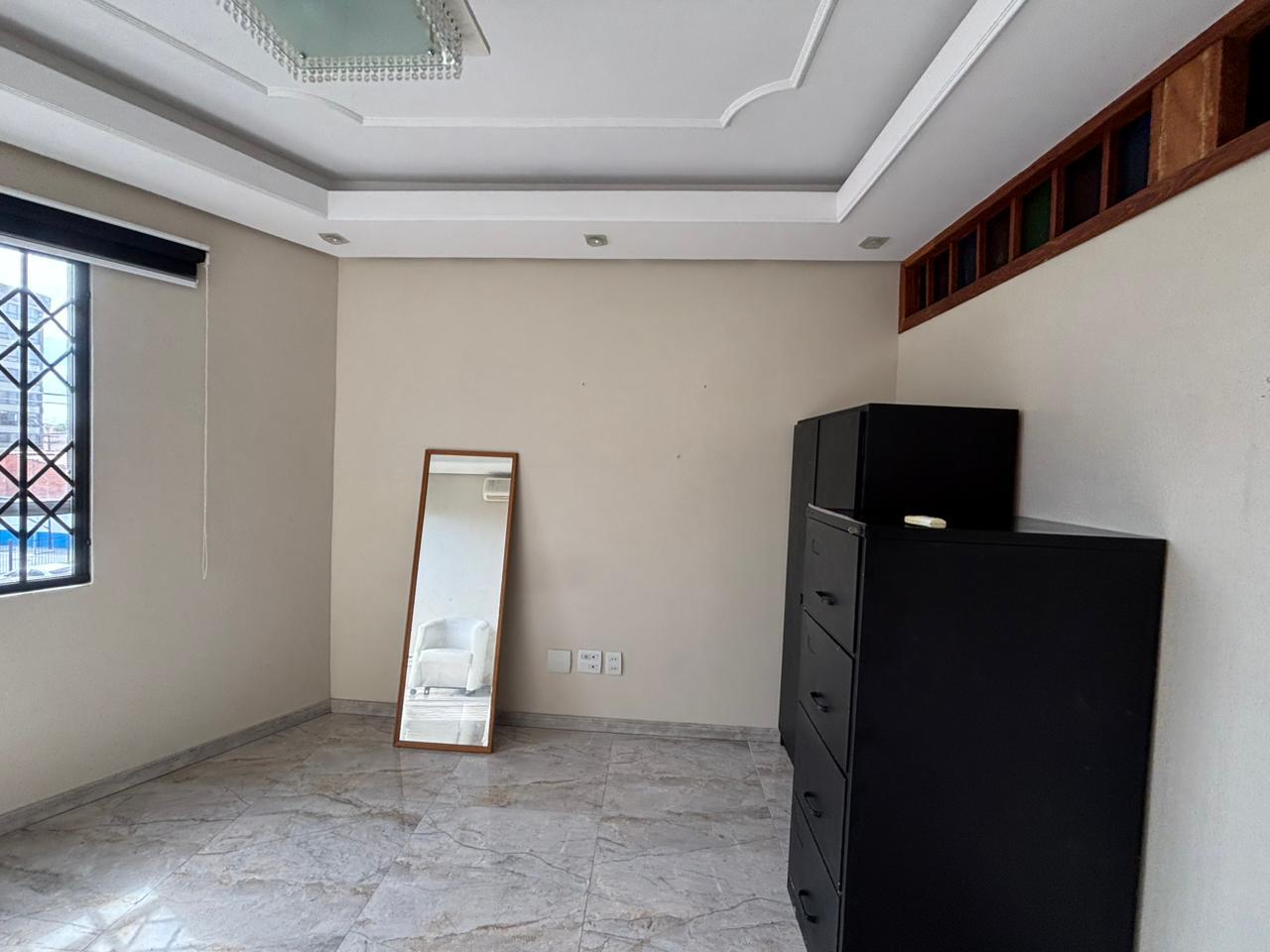 Sala com 1 banheiro e 33m² para alugar no bairro Passo da Areia, Porto Alegre