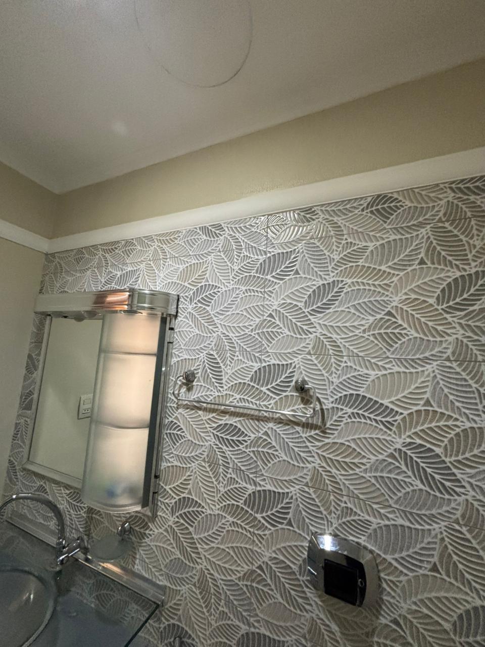 Sala com 1 banheiro e 33m² para alugar no bairro Passo da Areia, Porto Alegre