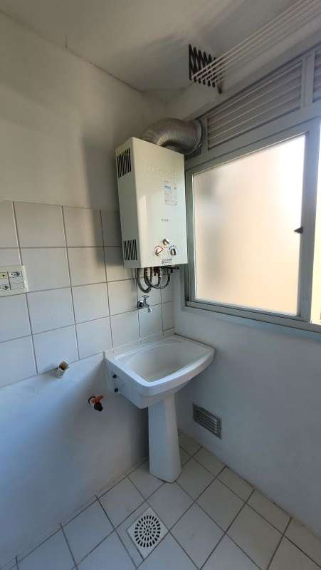 Apto com 3 quartos, 1 banheiro e 69m² para alugar no bairro Jardim Carvalho, Porto Alegre