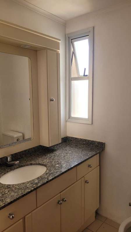 Apto com 3 quartos, 1 banheiro e 69m² para alugar no bairro Jardim Carvalho, Porto Alegre