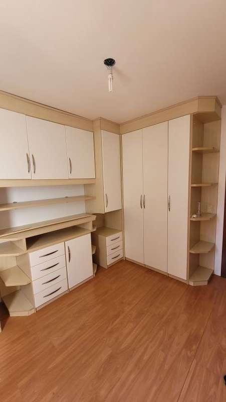 Apto com 3 quartos, 1 banheiro e 69m² para alugar no bairro Jardim Carvalho, Porto Alegre