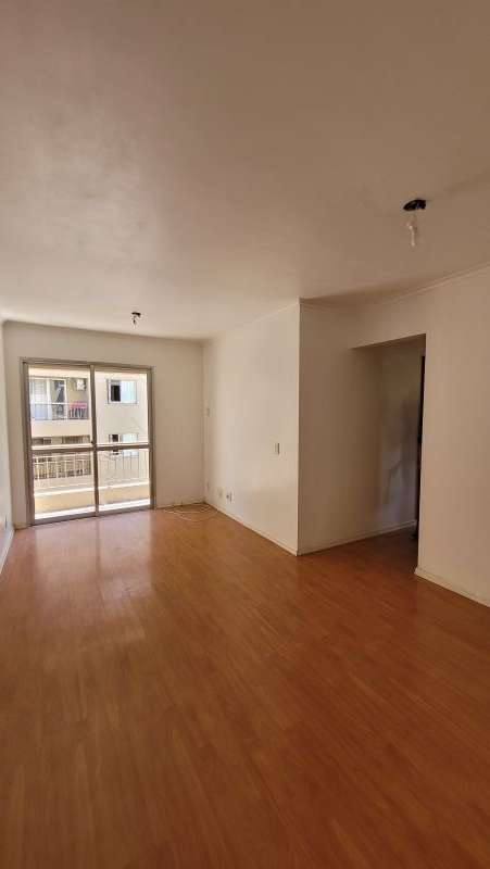 Apto com 3 quartos, 1 banheiro e 69m² para alugar no bairro Jardim Carvalho, Porto Alegre