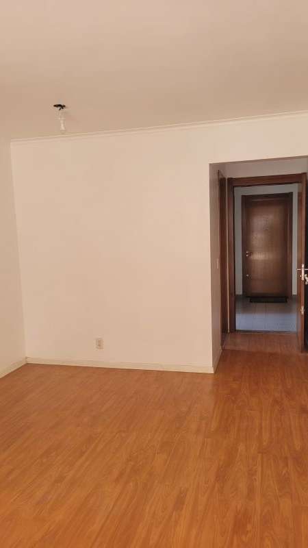 Apto com 3 quartos, 1 banheiro e 69m² para alugar no bairro Jardim Carvalho, Porto Alegre