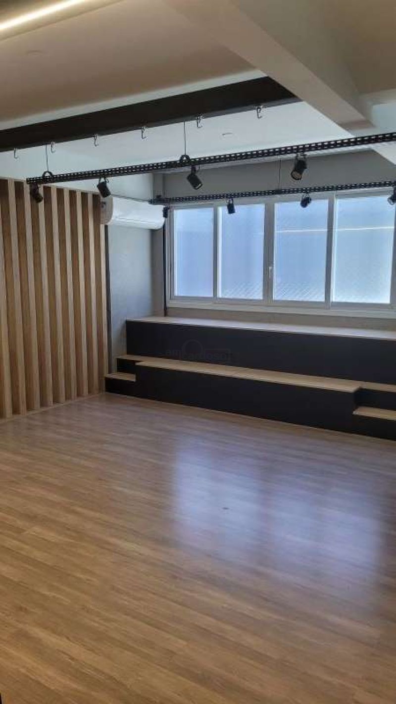 Prédio Comercial com 1 quarto, 3 banheiros e 300m² para alugar no bairro Sarandi, Porto Alegre