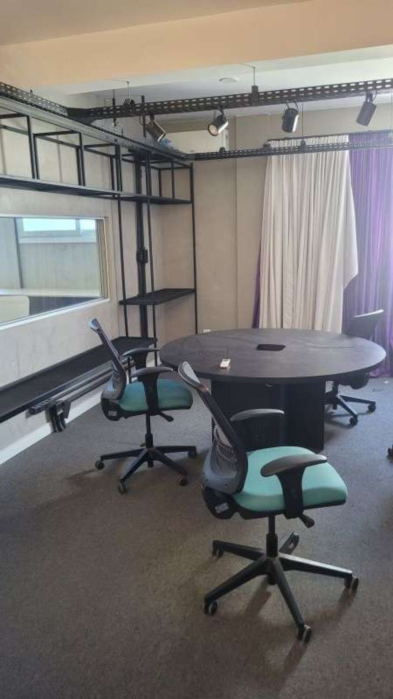 Prédio Comercial com 1 quarto, 3 banheiros e 300m² para alugar no bairro Sarandi, Porto Alegre