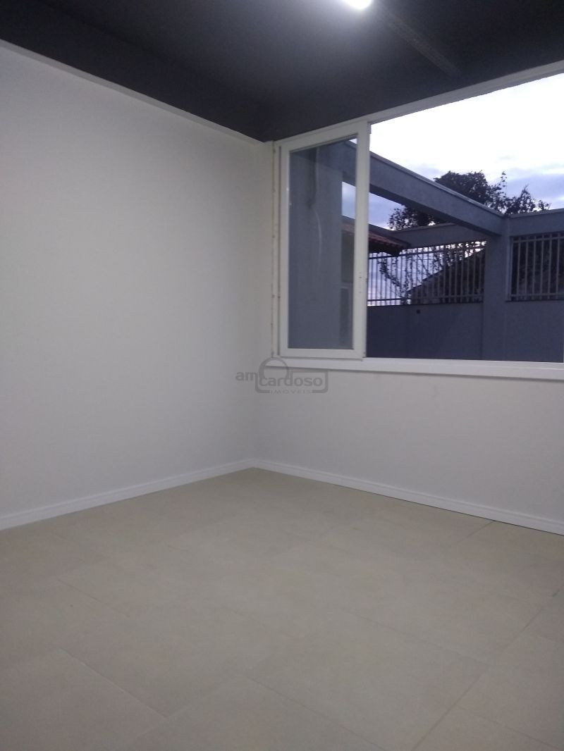 Sala com 23m² para alugar no bairro Sarandi, Porto Alegre
