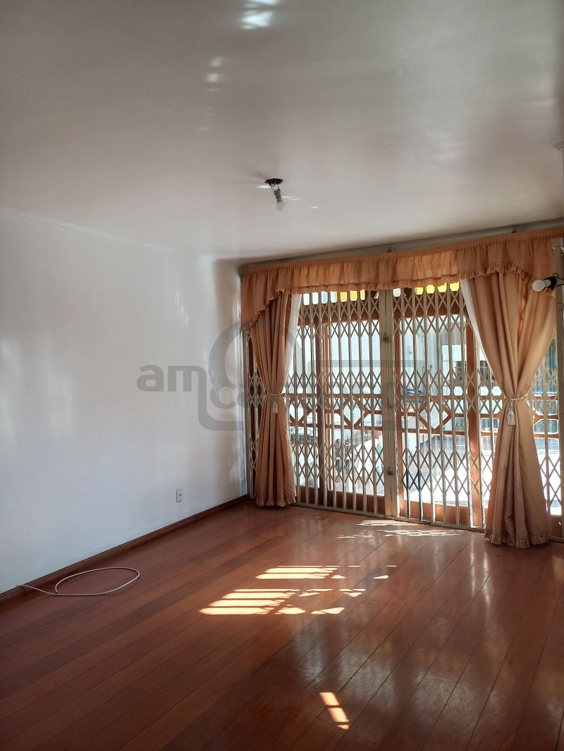 Casa Comercial aluguel 03 Domitórios Rua Paul Harris Bairro Jd Itu Sabara com 3 Vagas