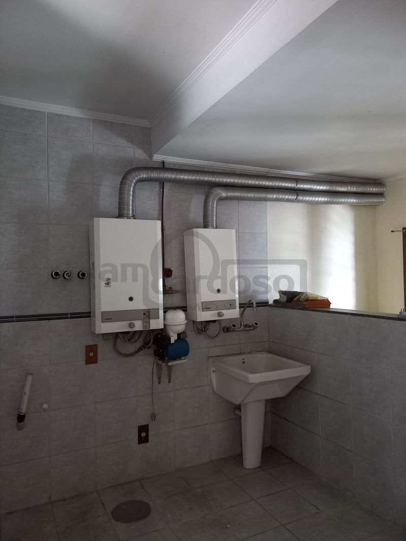 Casa Comercial aluguel 03 Domitórios Rua Paul Harris Bairro Jd Itu Sabara com 3 Vagas