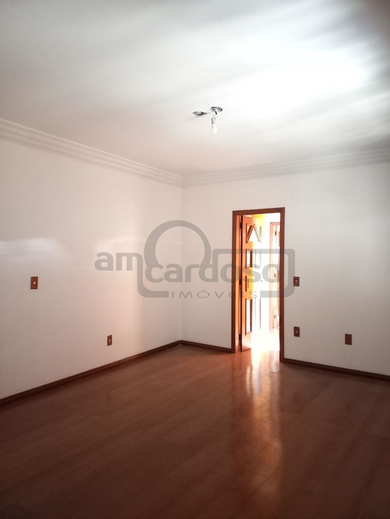 Casa Comercial aluguel 03 Domitórios Rua Paul Harris Bairro Jd Itu Sabara com 3 Vagas