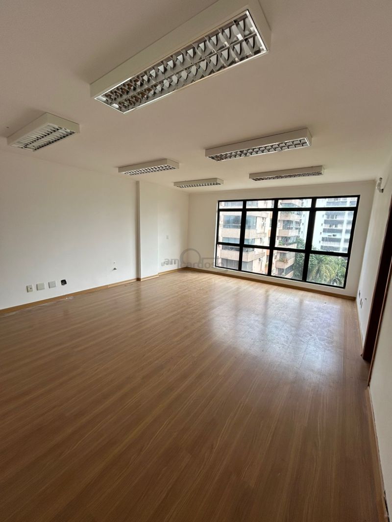 Sala com 1 banheiro e 50m² para alugar no bairro Petropolis, Porto Alegre