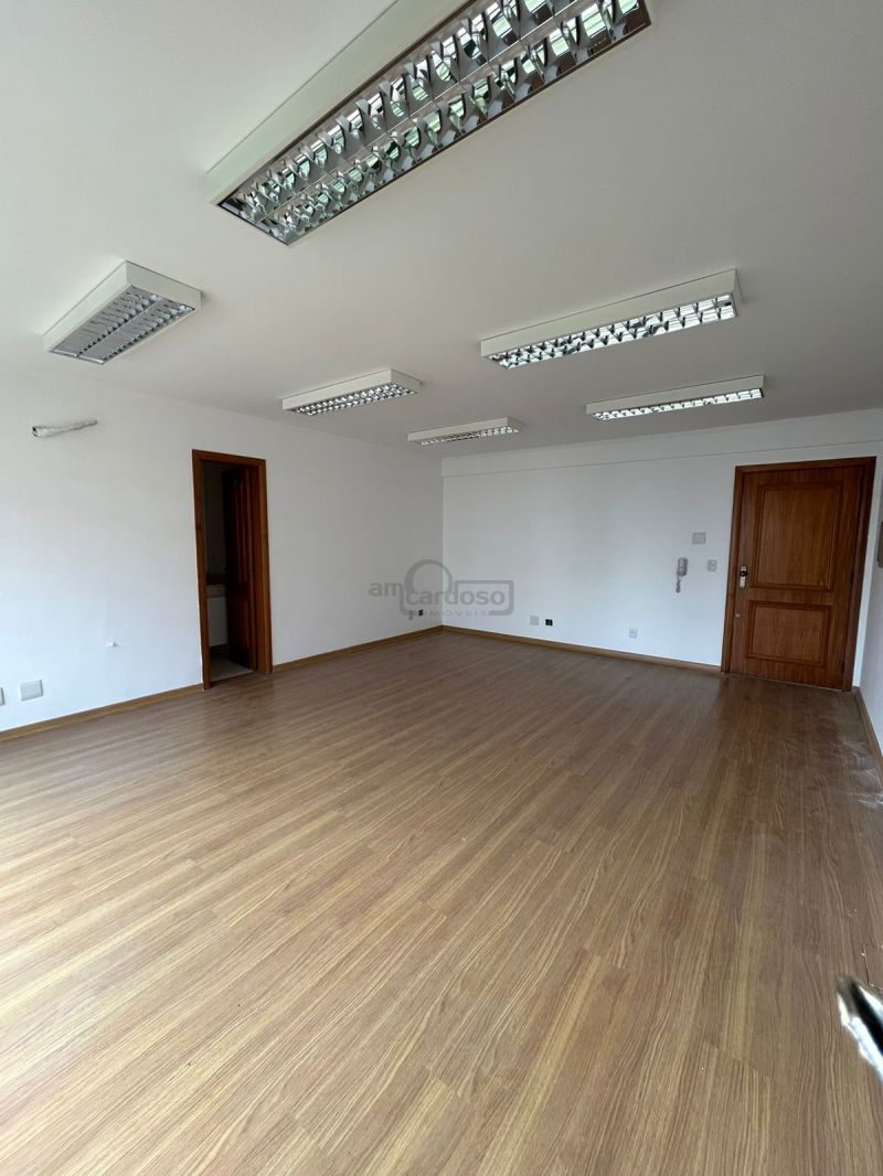 Sala com 1 banheiro e 50m² para alugar no bairro Petropolis, Porto Alegre