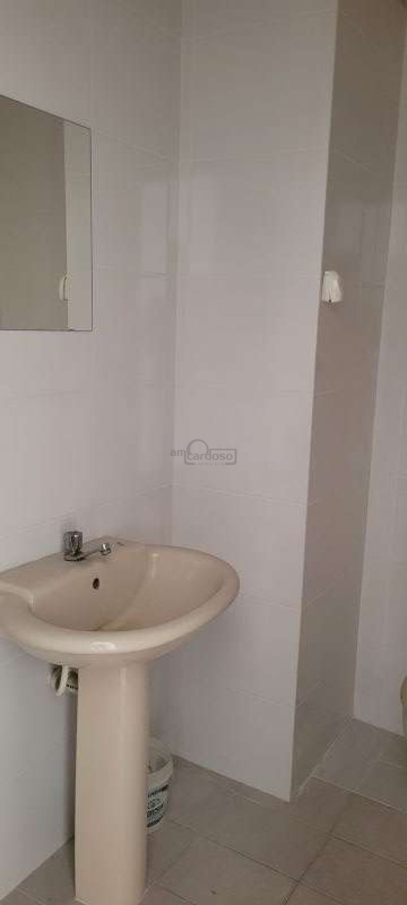 Sala com 1 banheiro e 20m² para alugar no bairro Passo da Areia, Porto Alegre