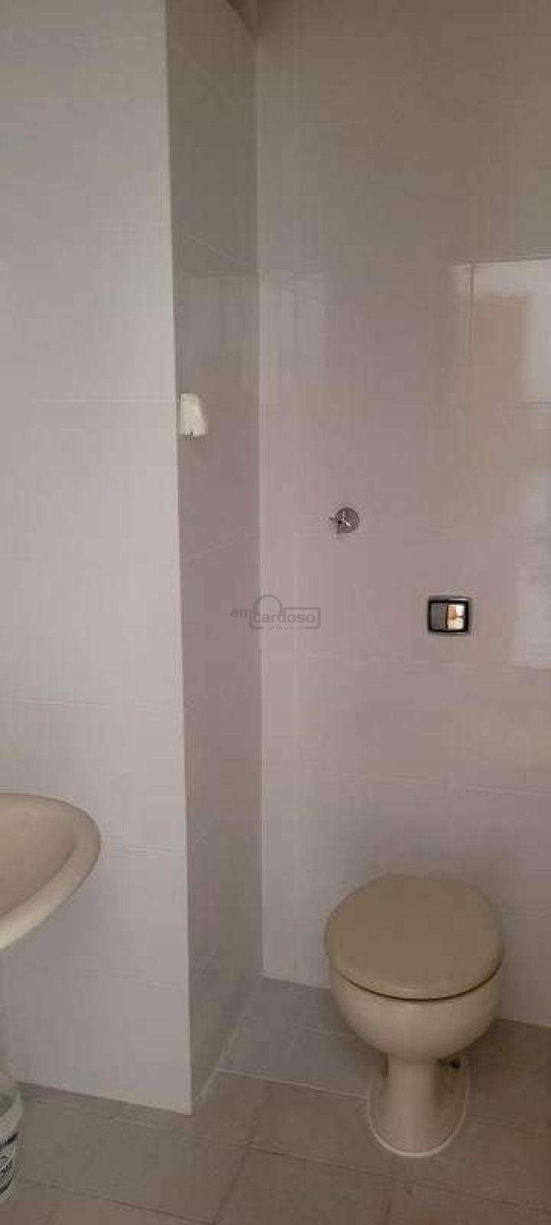 Sala com 1 banheiro e 20m² para alugar no bairro Passo da Areia, Porto Alegre
