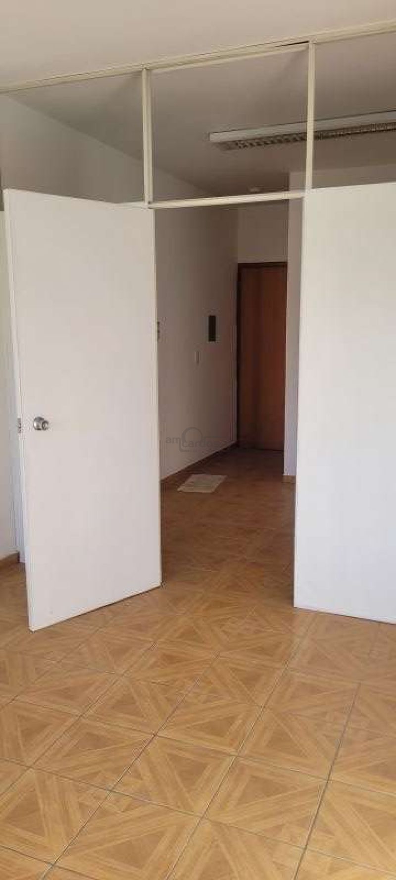Sala com 1 banheiro e 20m² para alugar no bairro Passo da Areia, Porto Alegre