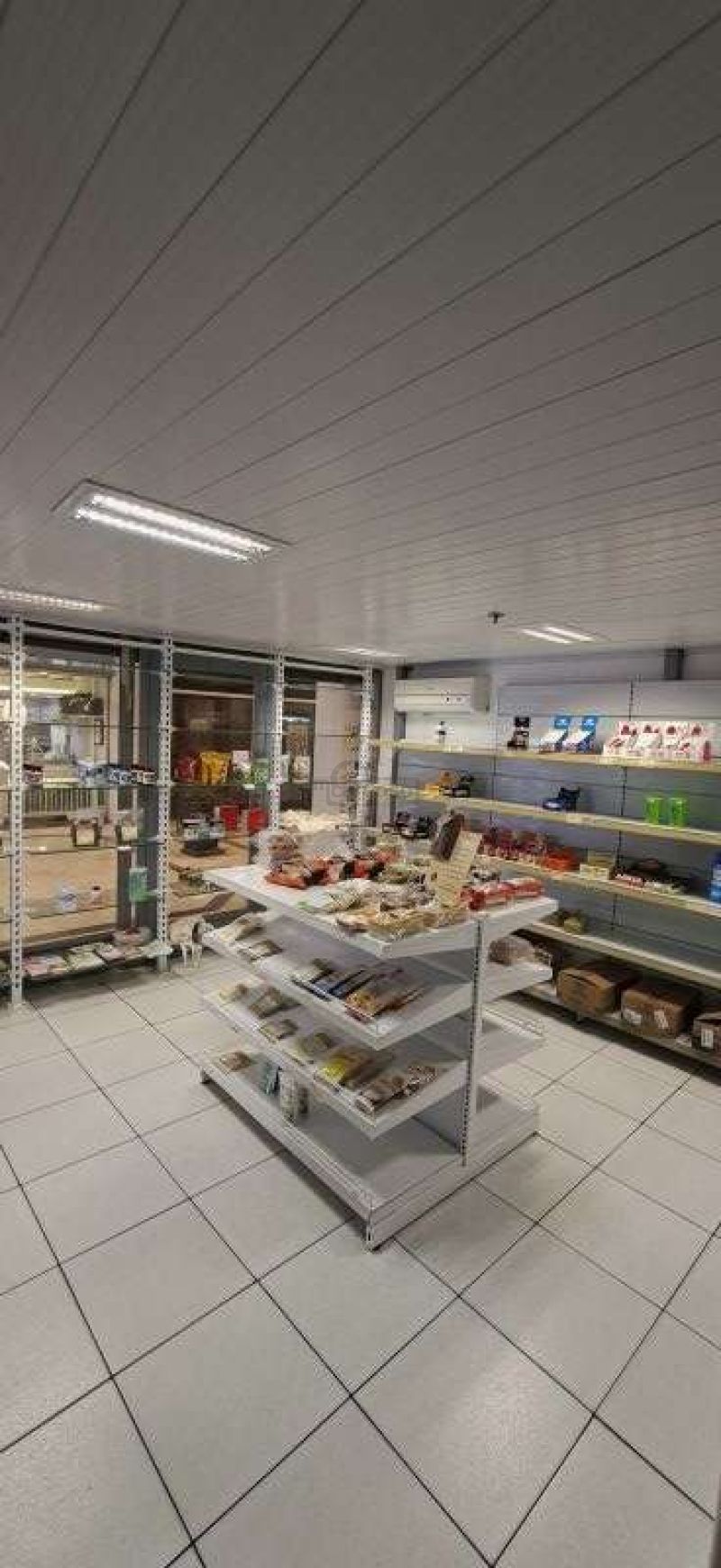 LOJA EM GALERIA NO BAIRRO MOINHOS DE VENTO