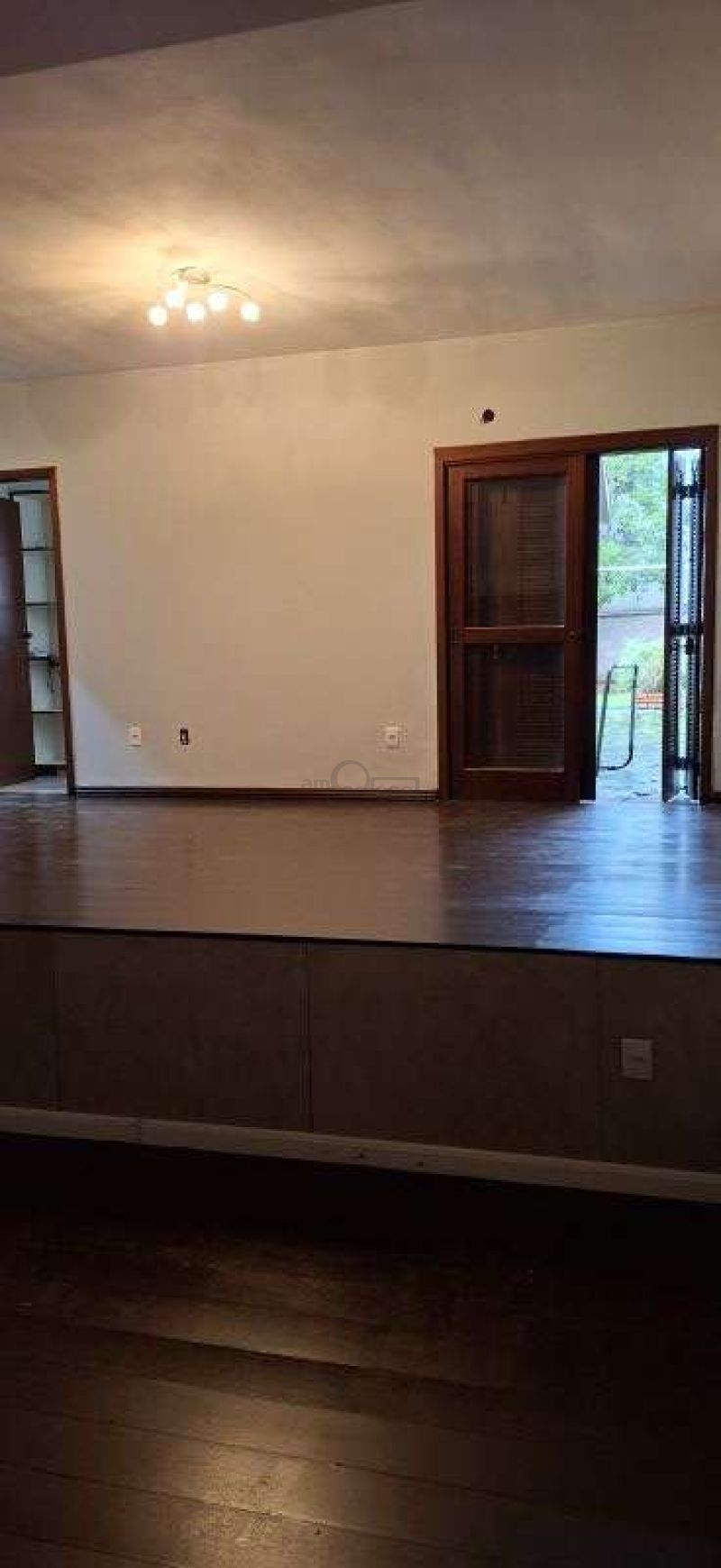 Casa com 4 quartos, 3 banheiros e 229m² para alugar no bairro Jardim Itu, Porto Alegre