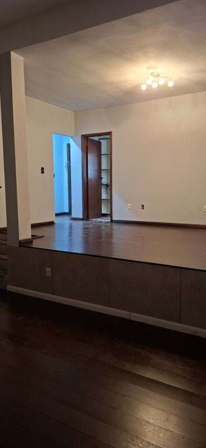 Casa com 4 quartos, 3 banheiros e 229m² para alugar no bairro Jardim Itu, Porto Alegre