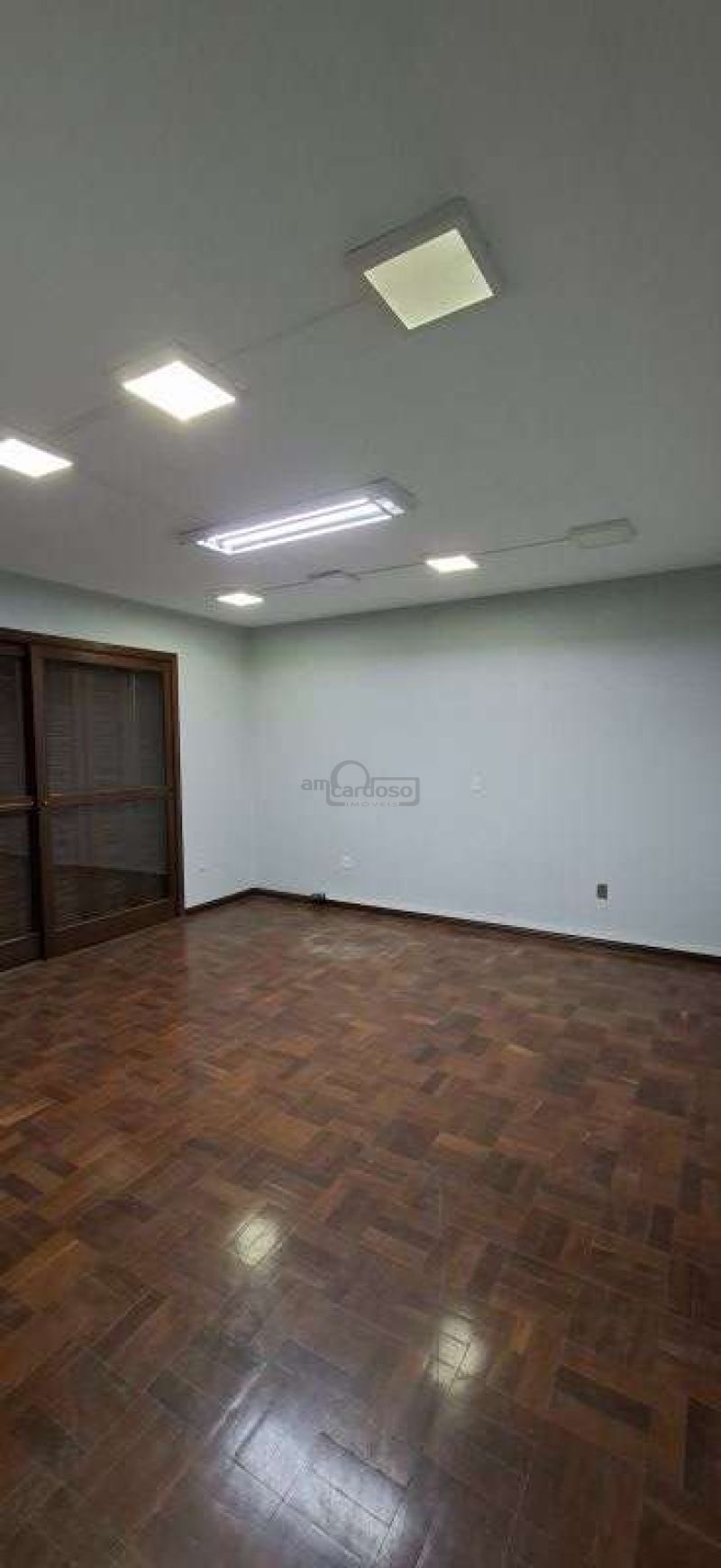 Casa com 4 quartos, 3 banheiros e 229m² para alugar no bairro Jardim Itu, Porto Alegre