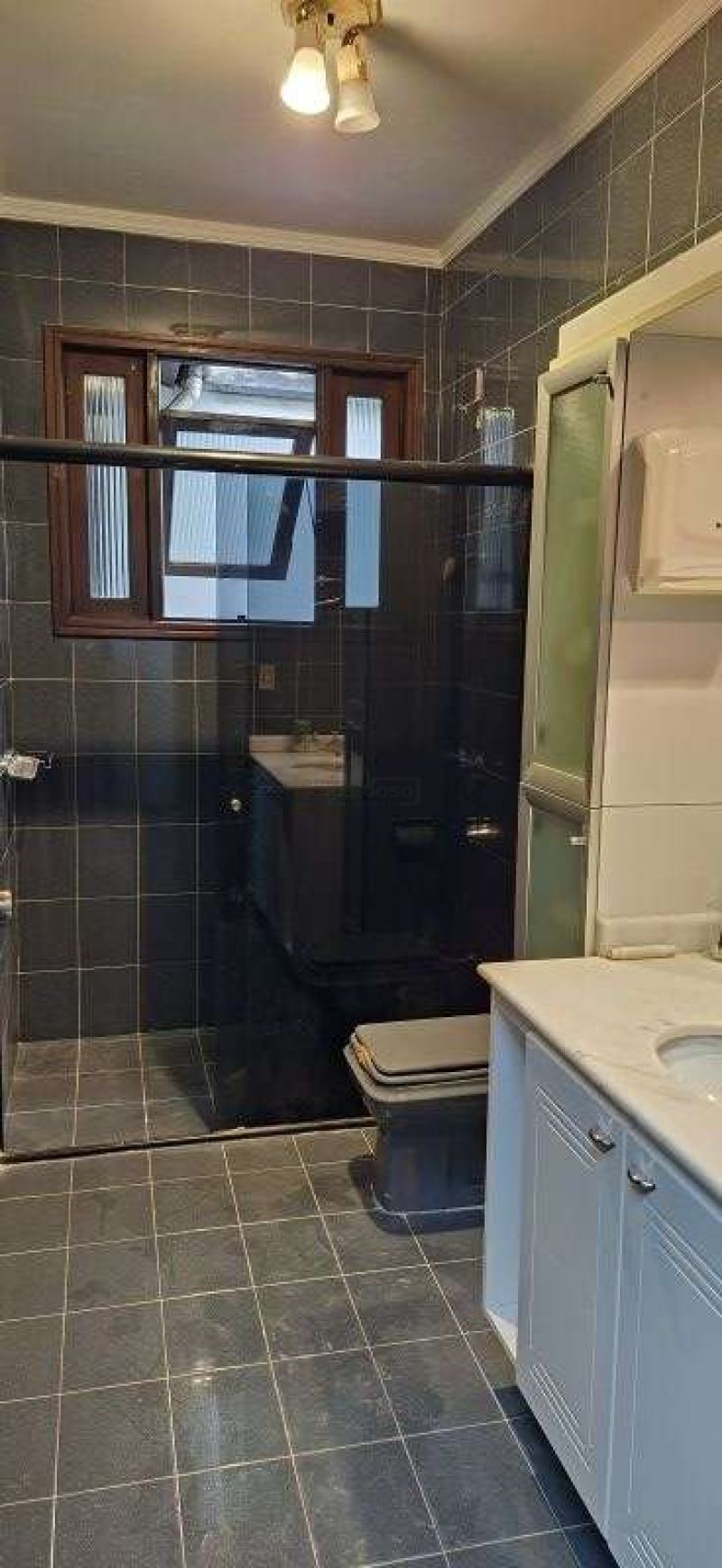 Casa com 4 quartos, 3 banheiros e 229m² para alugar no bairro Jardim Itu, Porto Alegre