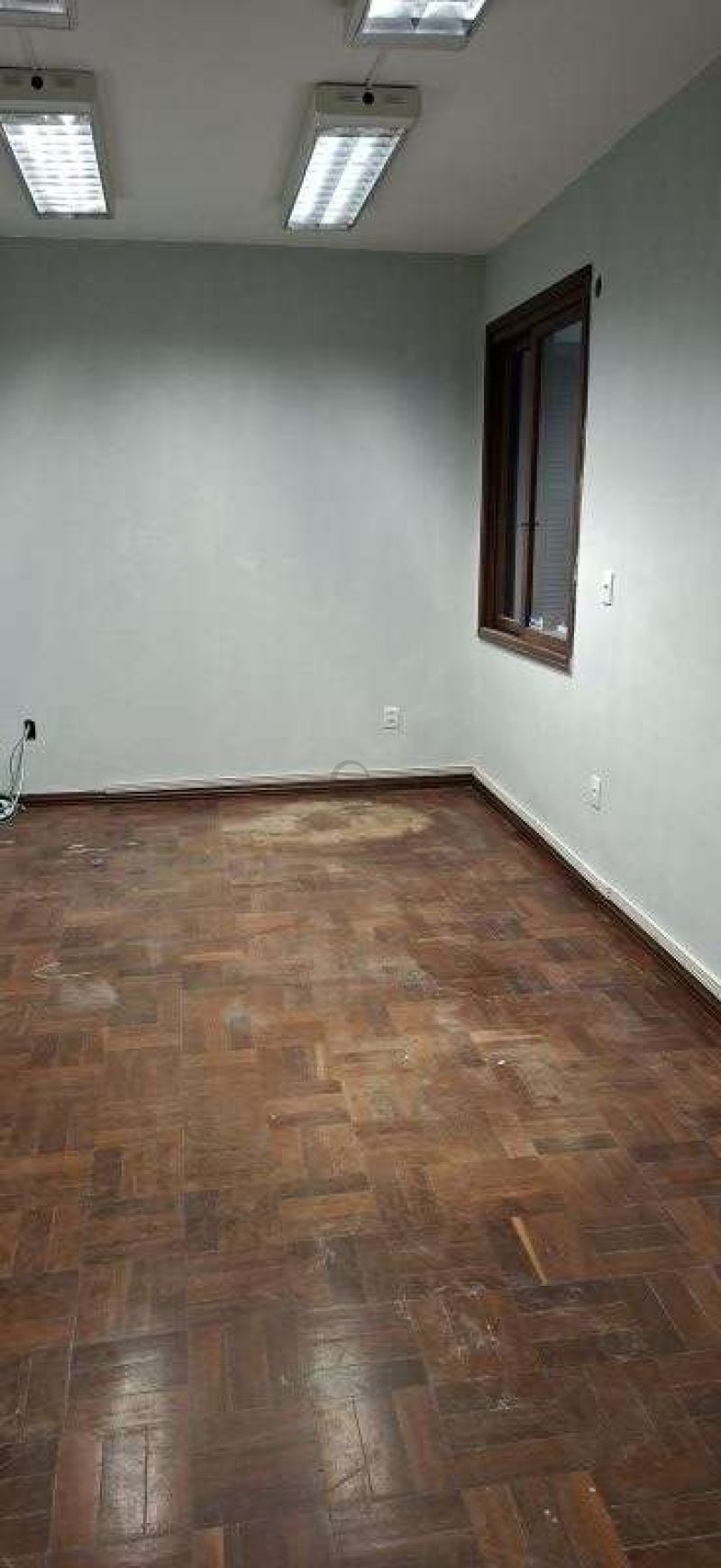 Casa com 4 quartos, 3 banheiros e 229m² para alugar no bairro Jardim Itu, Porto Alegre
