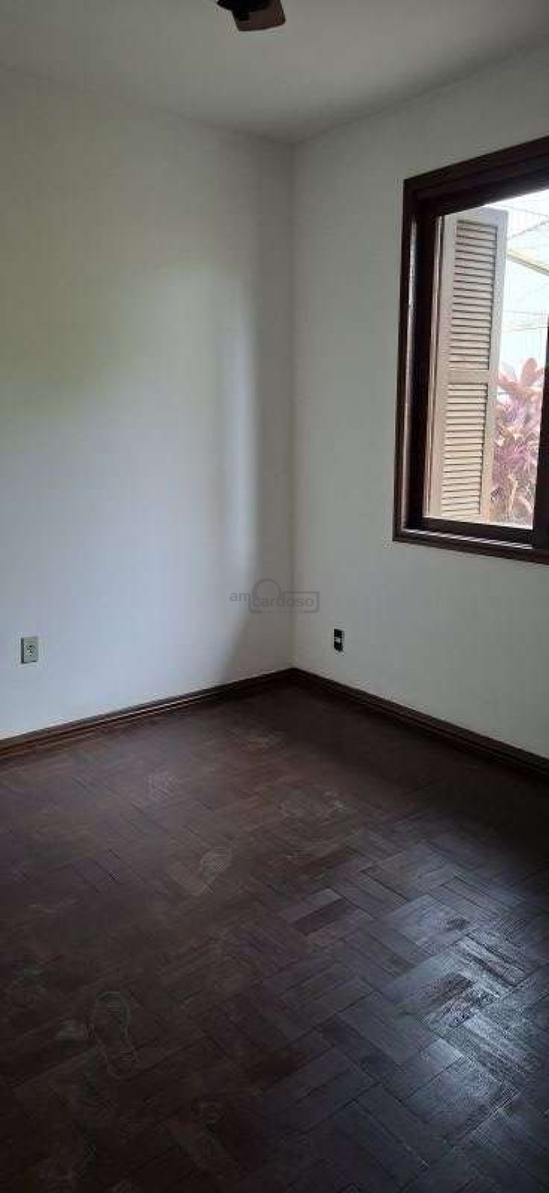 Casa com 4 quartos, 3 banheiros e 229m² para alugar no bairro Jardim Itu, Porto Alegre