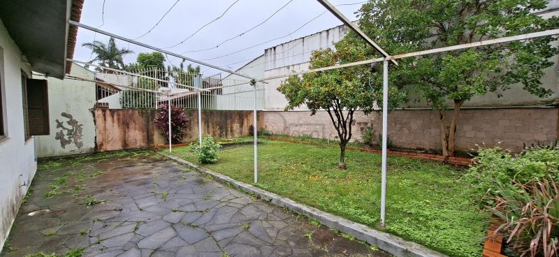 Casa com 4 quartos, 3 banheiros e 229m² para alugar no bairro Jardim Itu, Porto Alegre