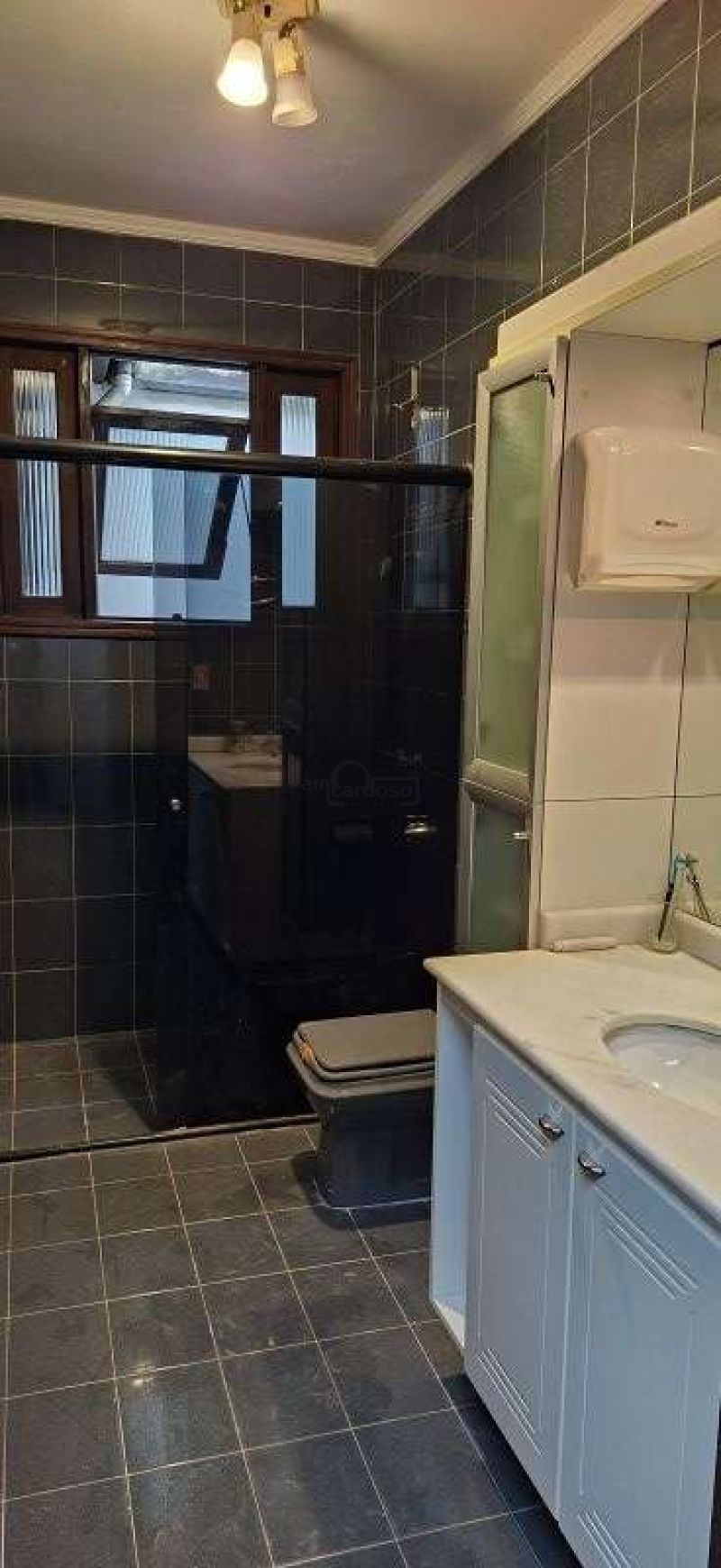 Casa com 4 quartos, 3 banheiros e 229m² para alugar no bairro Jardim Itu, Porto Alegre