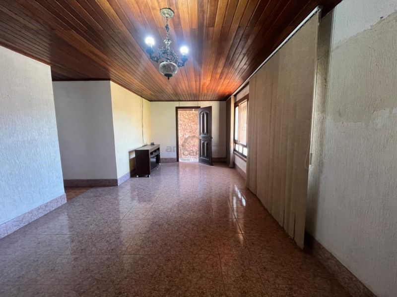 Casa com 6 quartos, 3 banheiros e 200m² para alugar no bairro Morada do Vale I, Gravatai
