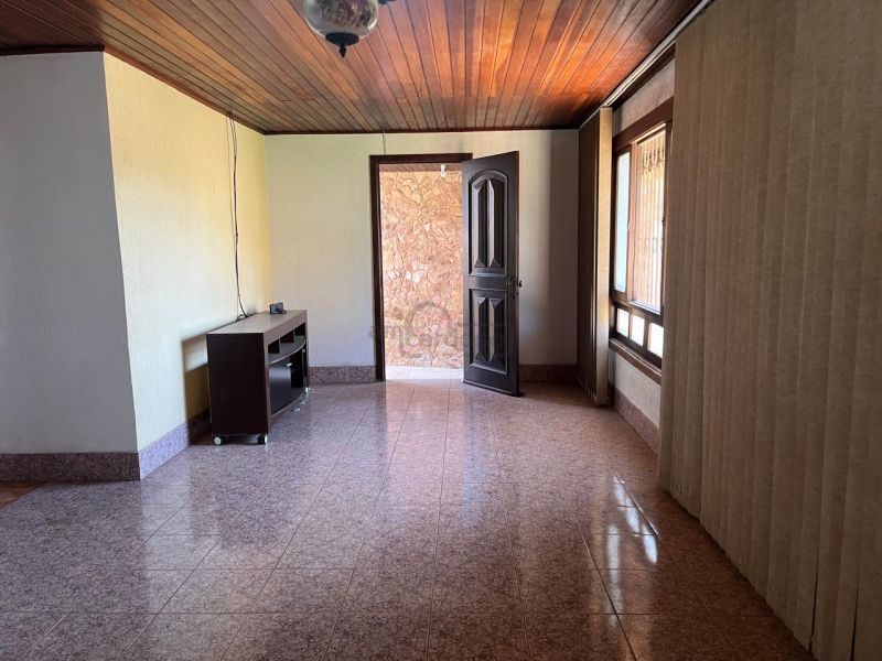 Casa com 6 quartos, 3 banheiros e 200m² para alugar no bairro Morada do Vale I, Gravatai