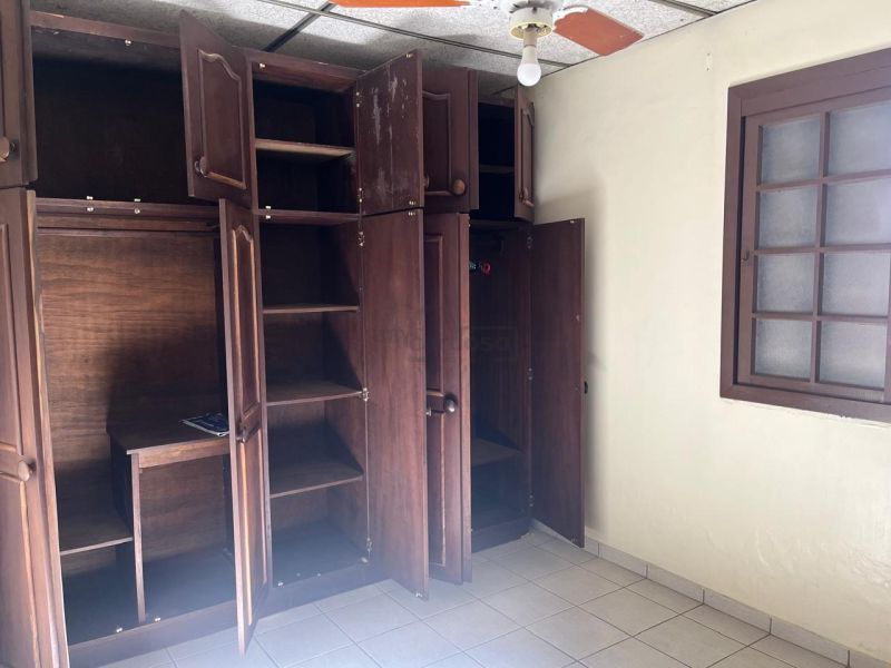 Casa com 6 quartos, 3 banheiros e 200m² para alugar no bairro Morada do Vale I, Gravatai